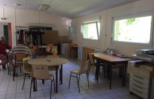 Une grande salle aérée Local Répar' Toi-même à Saint-Jacut de la mer- repar-toi-meme.org